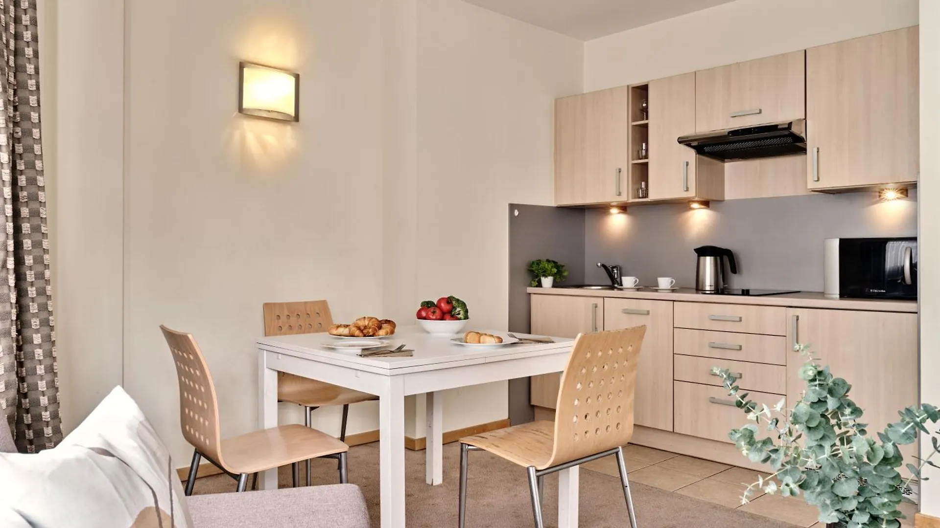 Apartamenty Media Park Varsovia 3*,  Polonia