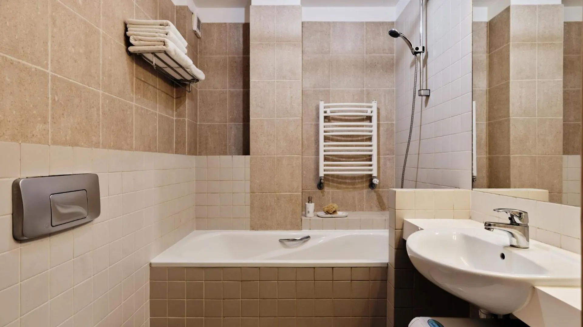 *** Apartahotel Apartamenty Media Park Varsovia Polonia